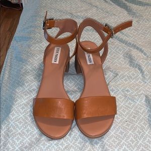 NWT Steve Madden “Kemmy” Sandal!